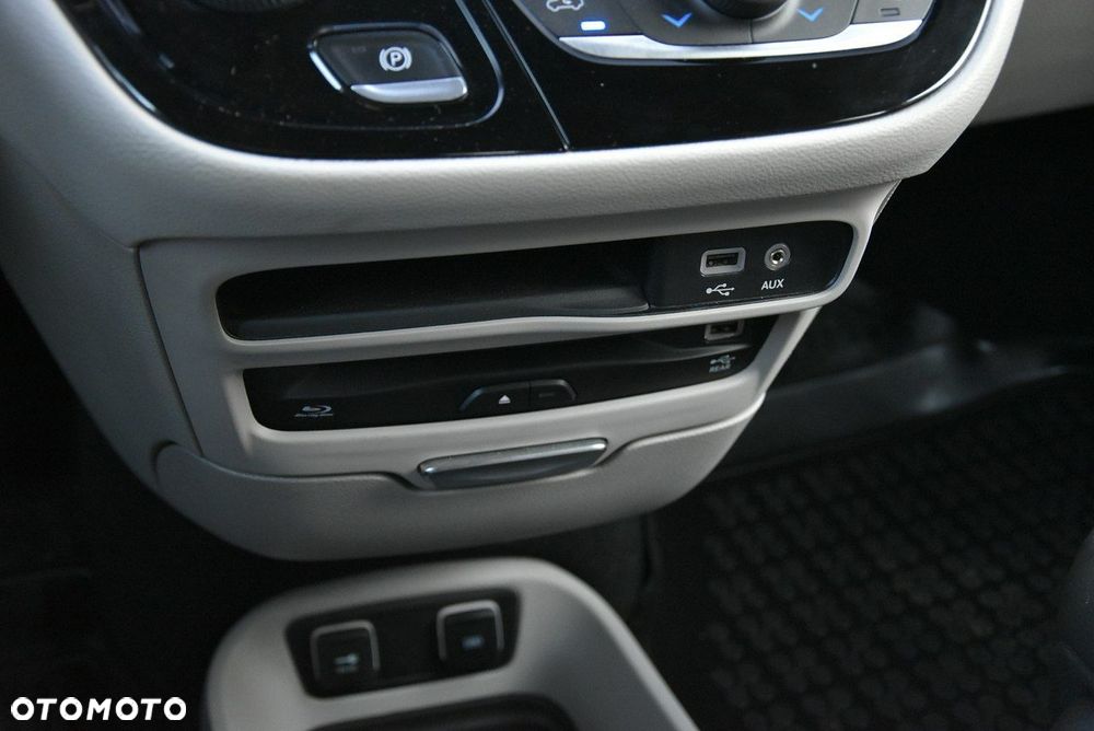 Chrysler Pacifica - 28