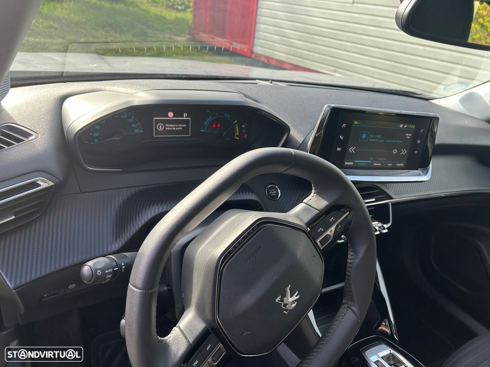 Peugeot e-2008 Allure - 11