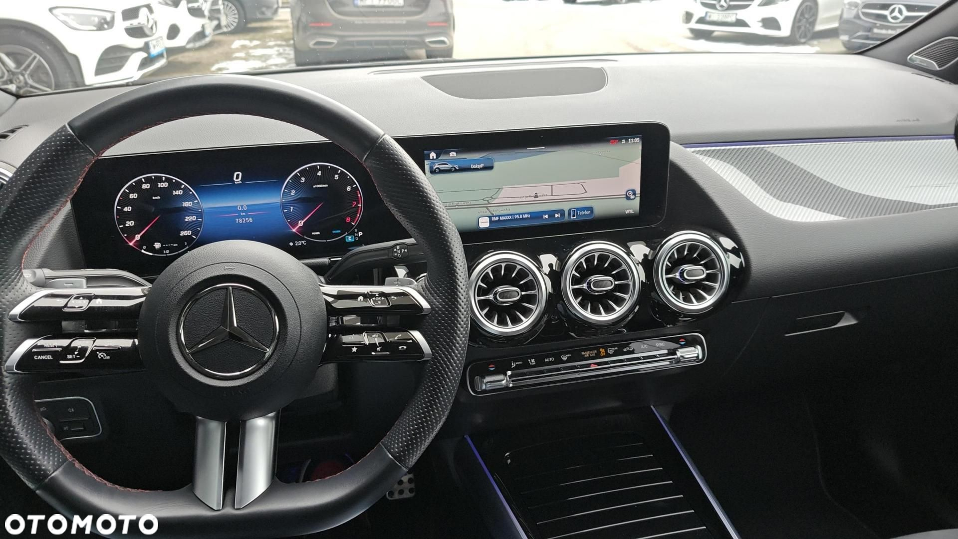 Mercedes-Benz GLA - 12