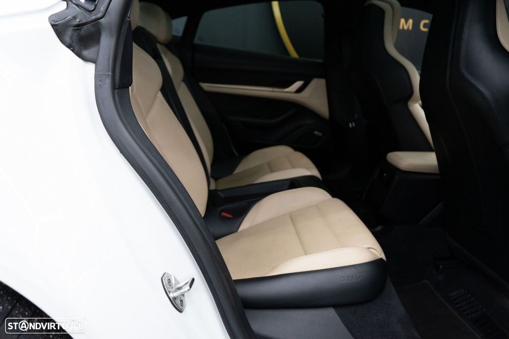 Porsche Taycan Turbo - 52