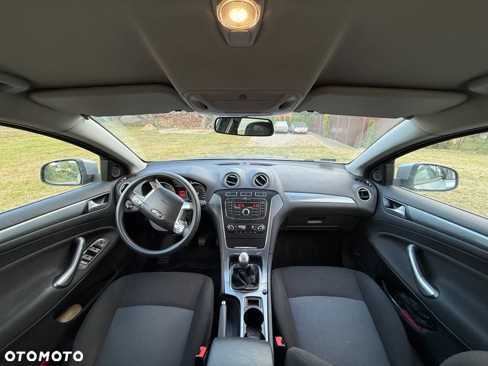 Ford Mondeo 2.0 Trend - 10