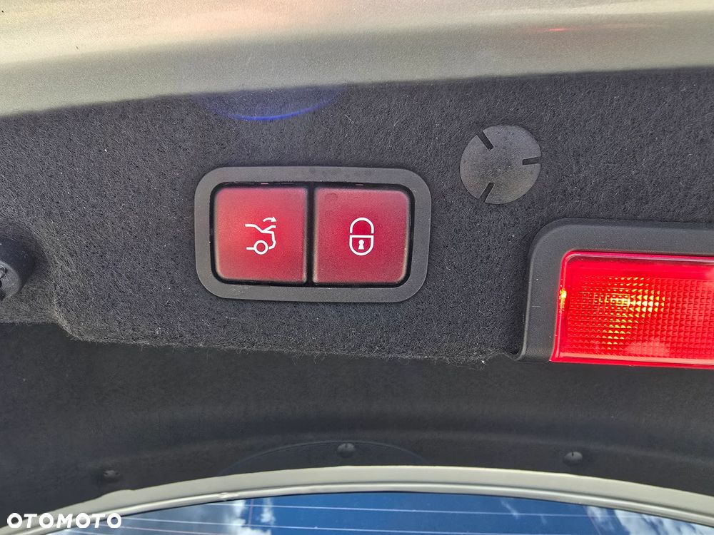 Mercedes-Benz Klasa C AMG 63 AMG Speedshift 7G-MCT - 34