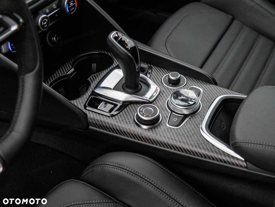 Alfa Romeo Giulia 2.9 Bi Turbo V6 Quadrifoglio - 11
