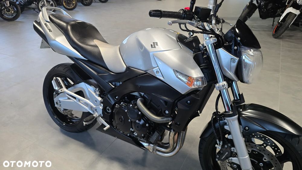 Suzuki GSR - 17