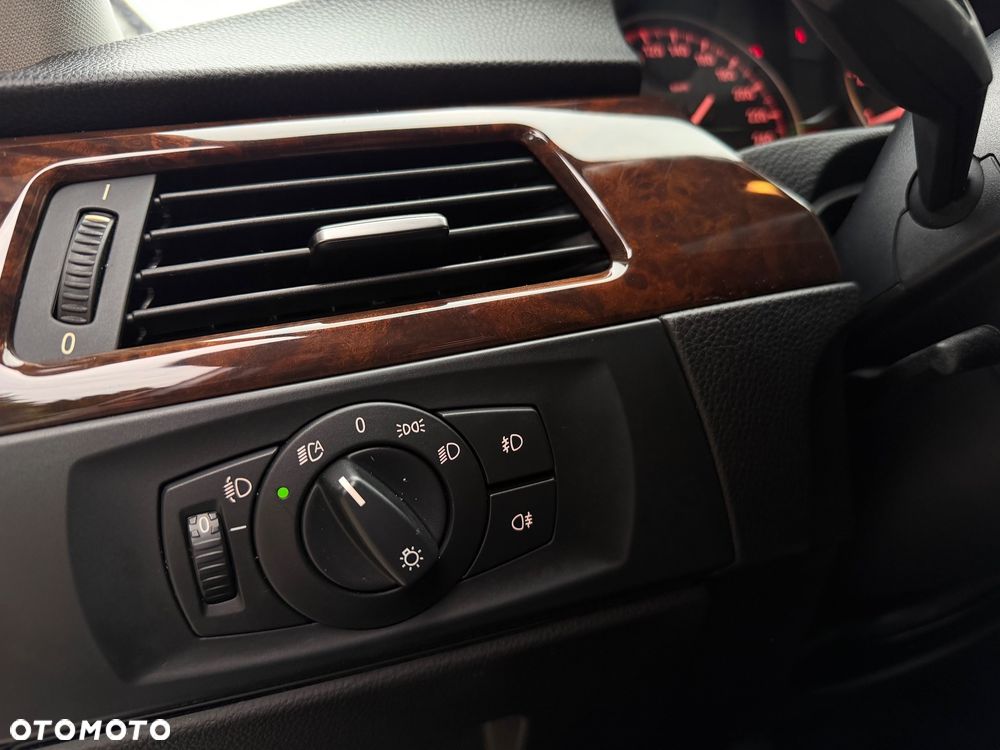BMW Seria 3 320i Edition Exclusive - 22