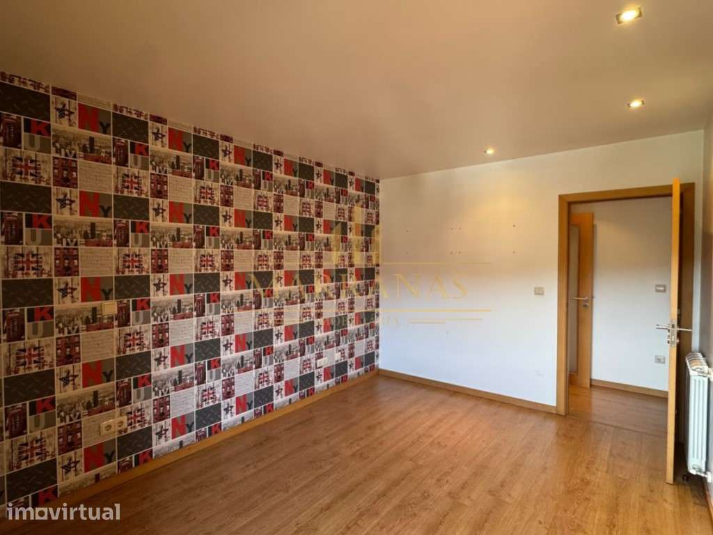 Apartamento T2 com Varandas e Garagem - Centro de Paredes - Grande imagem: 3/21