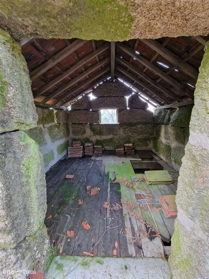 Quinta/terreno com cinco casas em pedra para recuperar - Grande imagem: 2/3