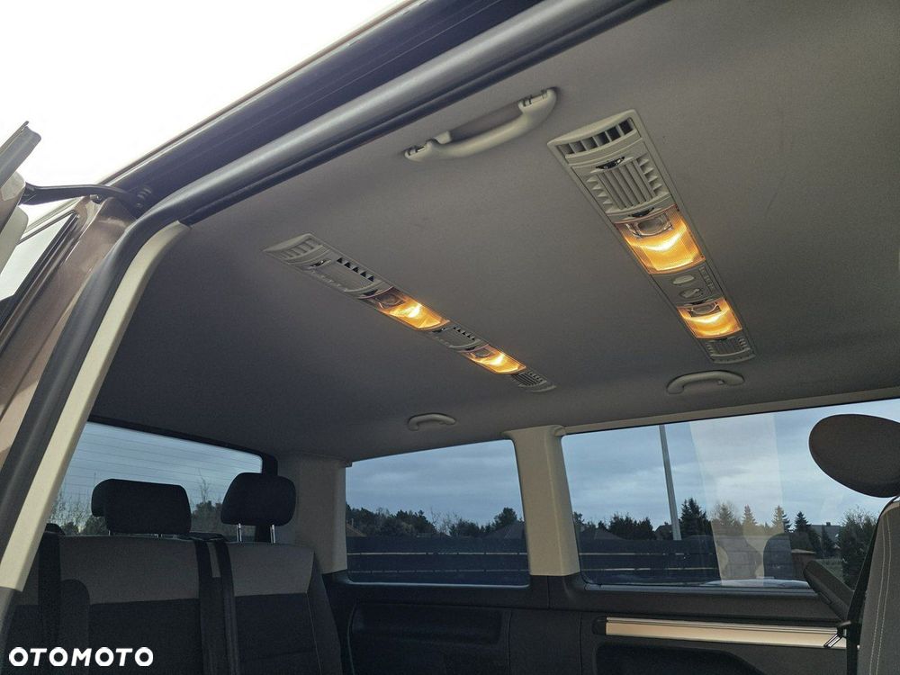 Volkswagen Multivan - 17