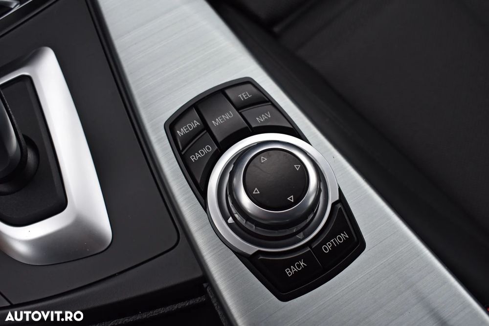 BMW Seria 3 320i Aut. Sport Line - 23
