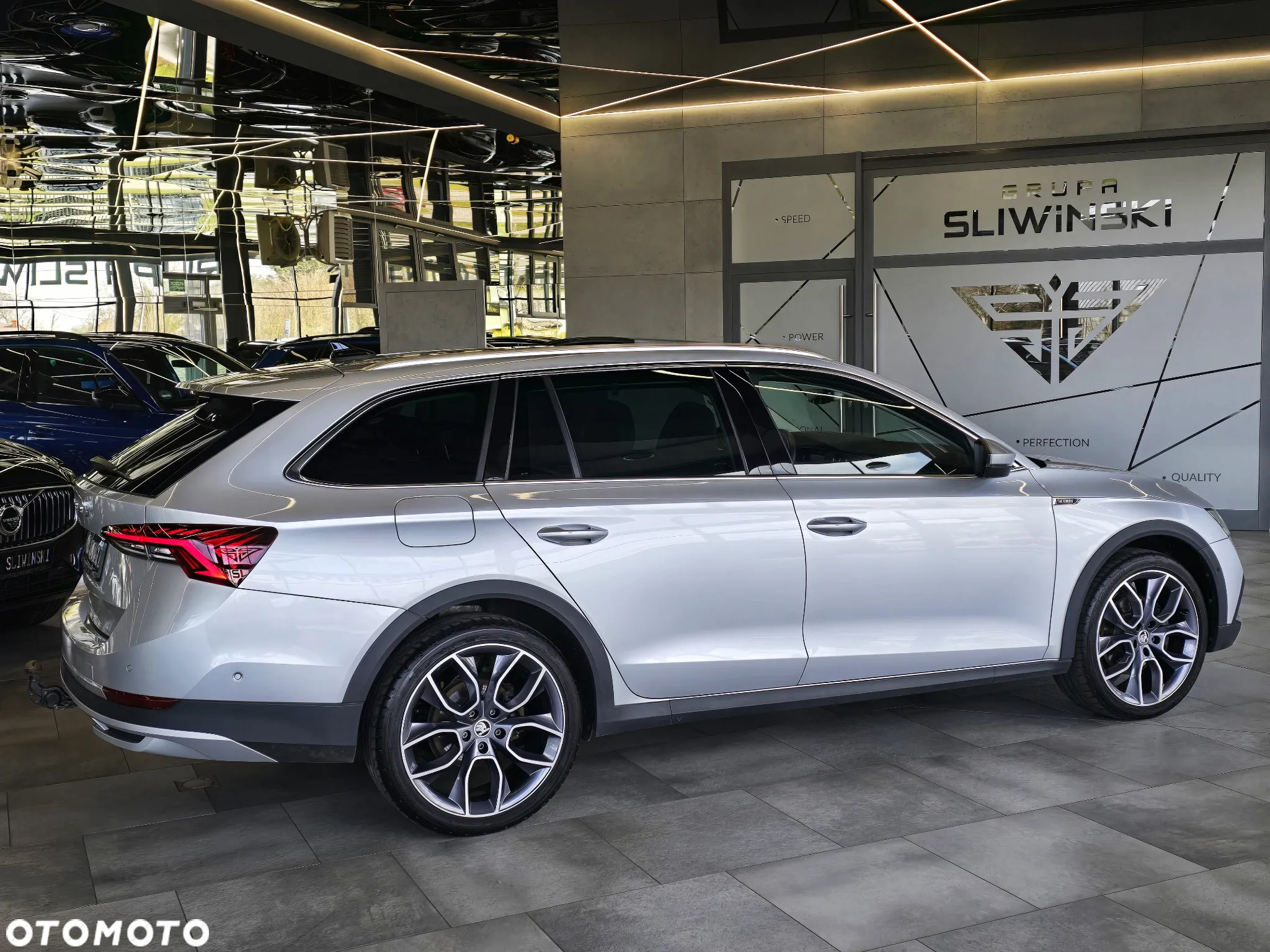Skoda Octavia Combi 2.0 TDI DSG 4x4 Scout - 10