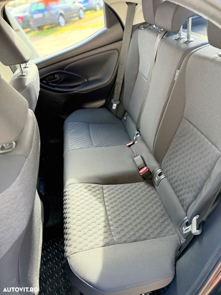 Toyota Yaris 1.5 VVT-i HSD Exclusive Style - 12