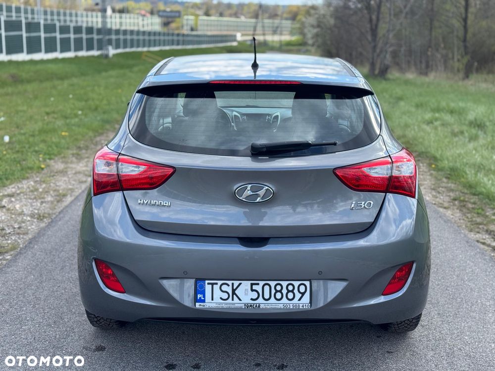 Hyundai i30 blue 1.4 - 7