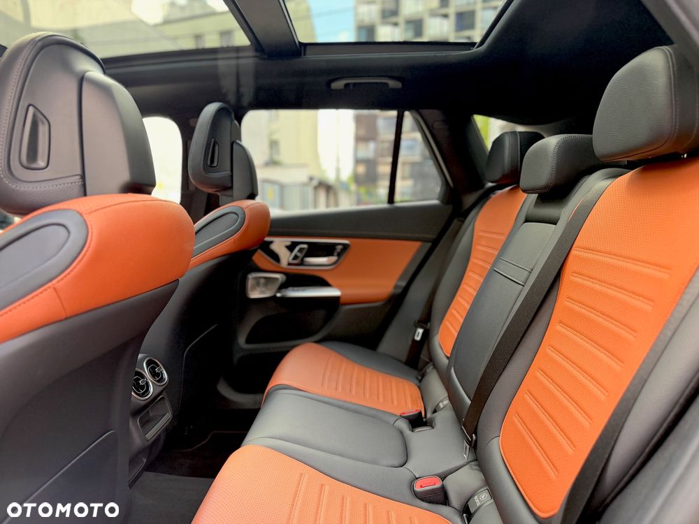 Mercedes-Benz GLC 300 4Matic 9G-TRONIC AMG Line Advanced - 17