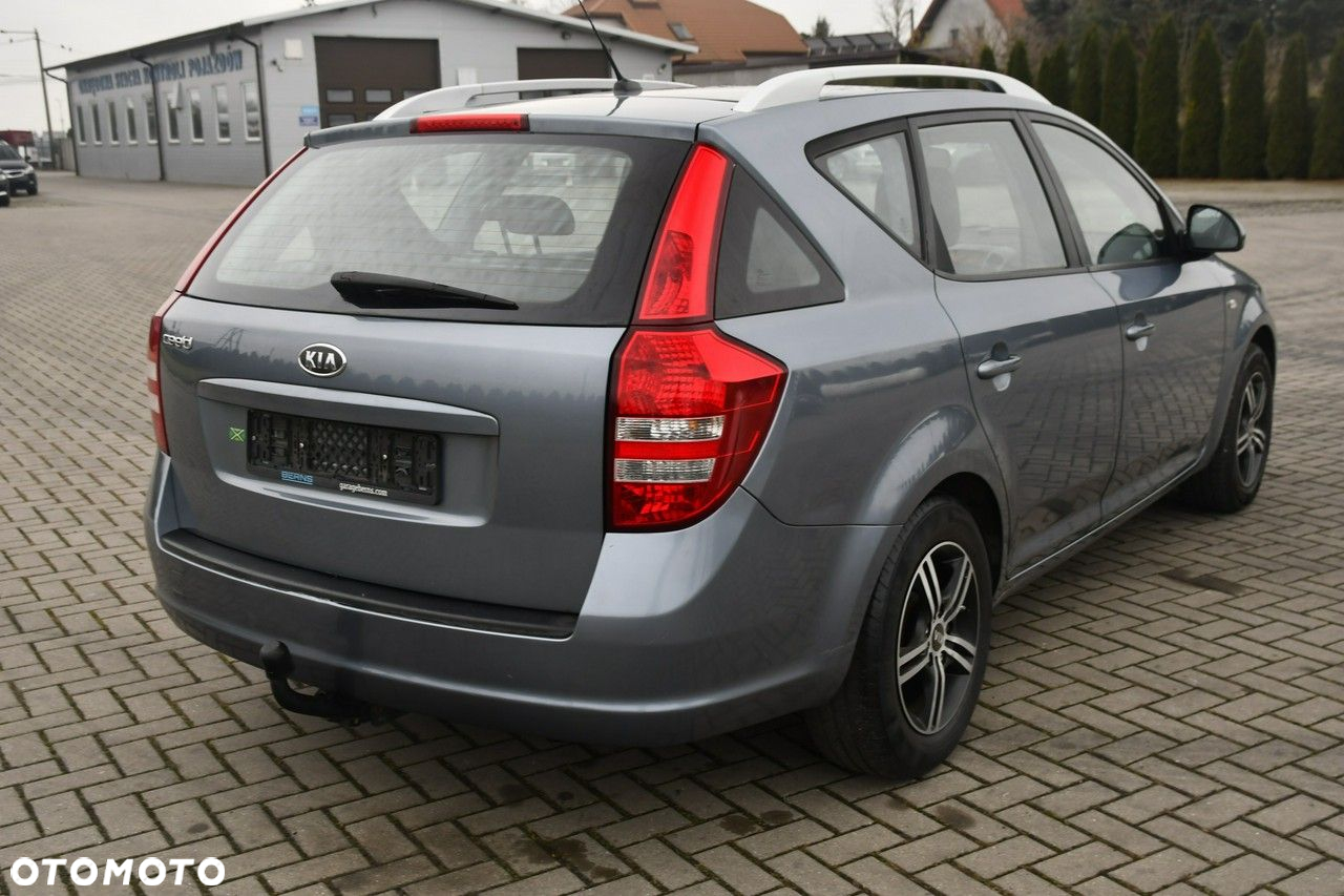 Kia Ceed - 8