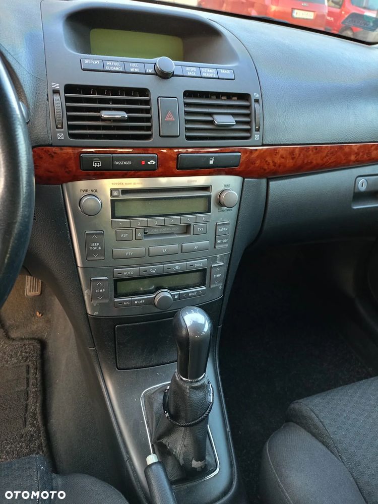 Toyota Avensis 2.0 VVT-i Team - 4