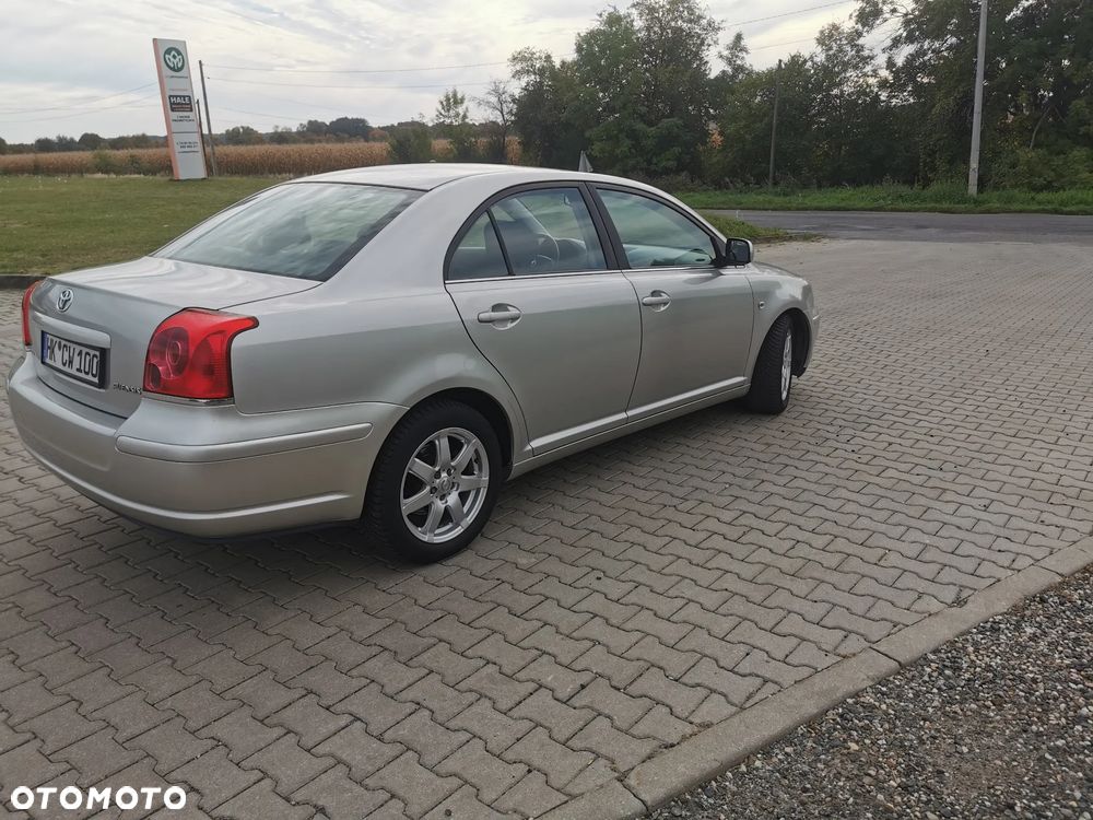 Toyota Avensis 2003 photo 5