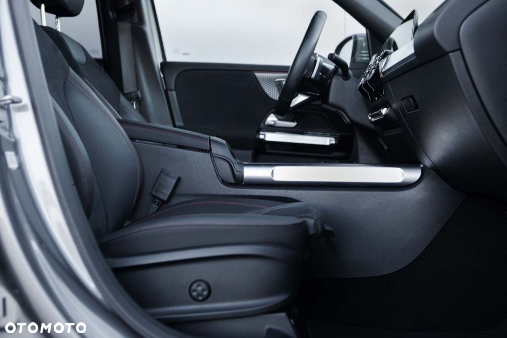 Mercedes-Benz GLB 200 d 4-Matic AMG Line 8G-DCT - 28
