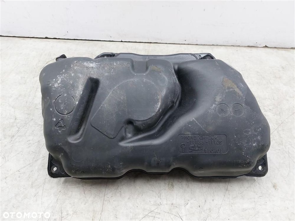 Zbiornik paliwa  BAK Toyota Verso-S 1.4B  2010-2015 R - 3