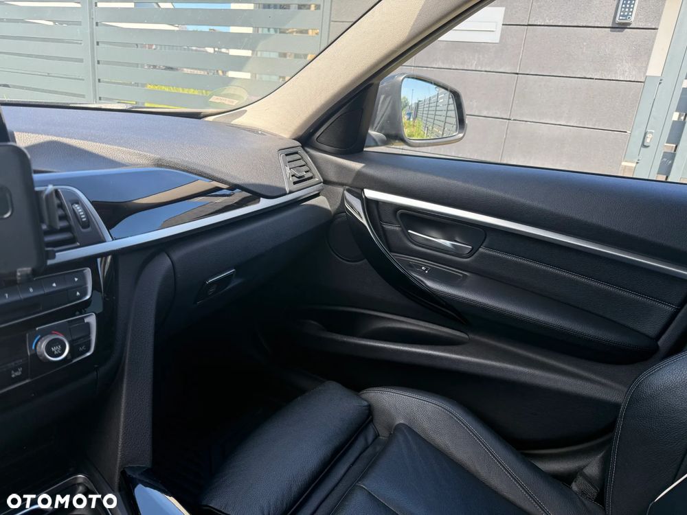 BMW Seria 3 320d Efficient Dynamics - 27