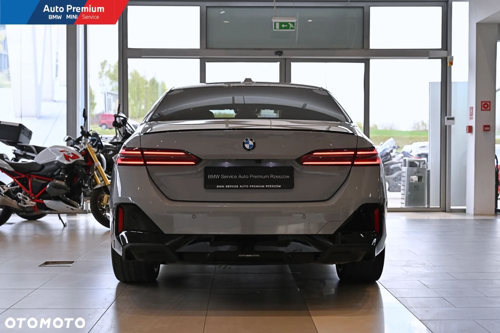 BMW Seria 5 520d xDrive mHEV - 17