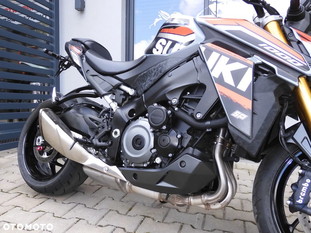 Suzuki GSX - 6