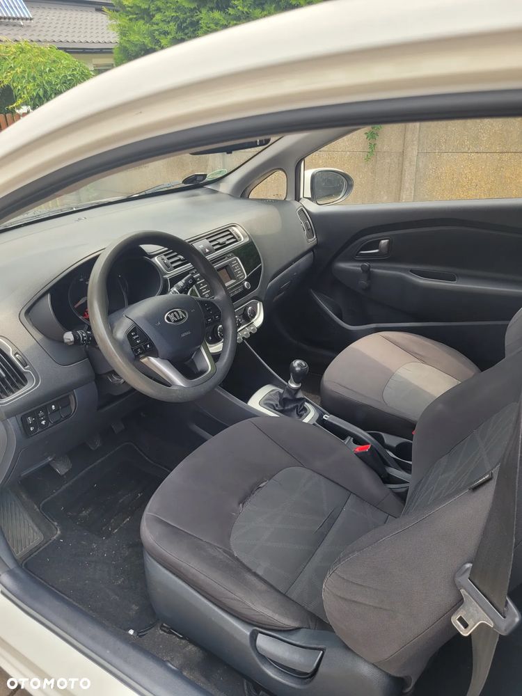 Kia Rio - 15