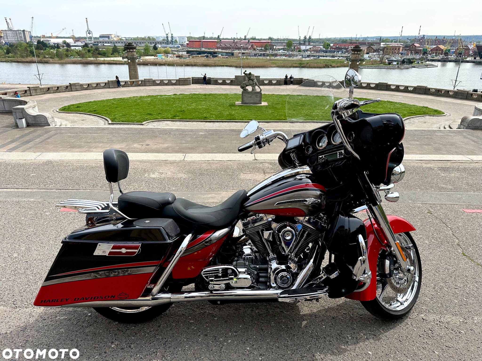 Harley-Davidson FLHS Electra Glide - 17