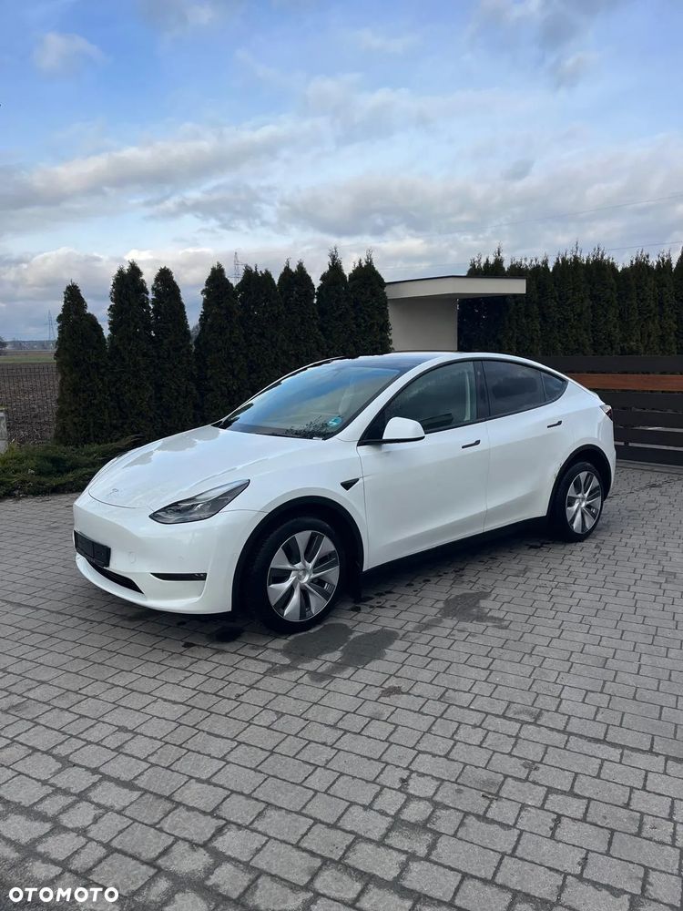 Tesla Model Y - 9