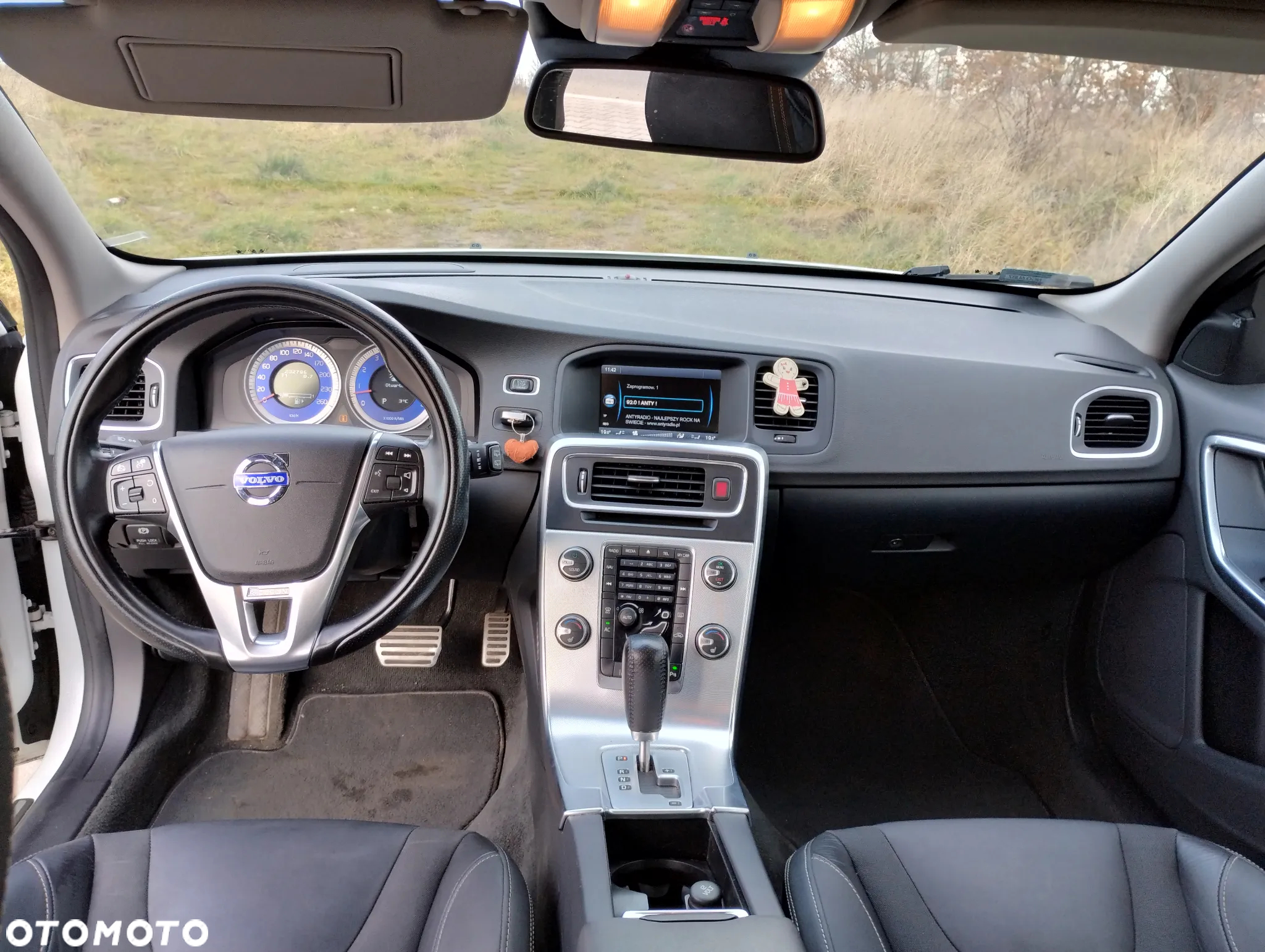Volvo V60 T6 AWD R-Design - 11
