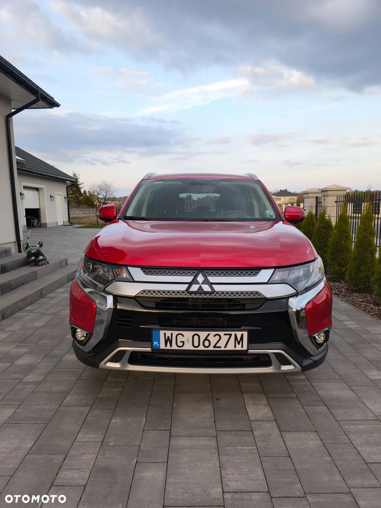 Mitsubishi Outlander - 2