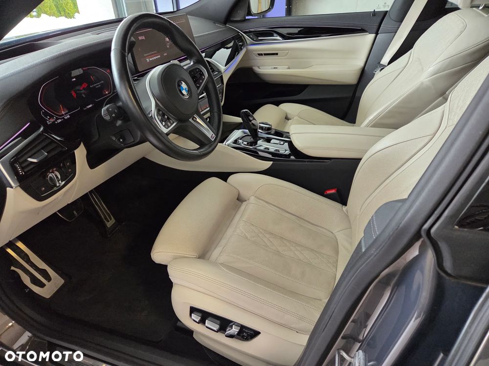 BMW 6GT - 12