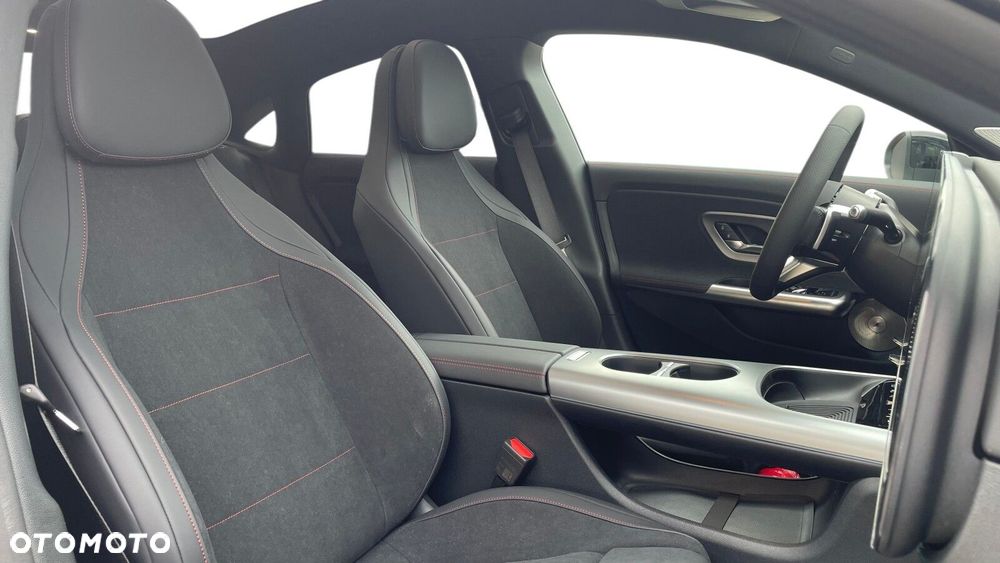 Mercedes-Benz CLA 200 mHEV 8G-DCT - 9