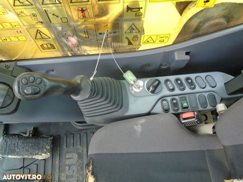 Komatsu PC210 LC-10 - 14