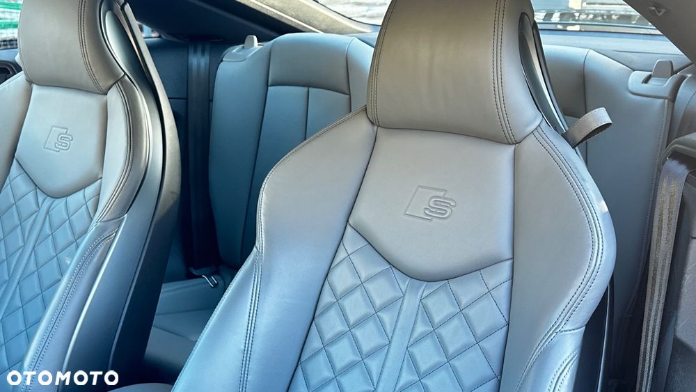 Audi TT S Coupé - 13