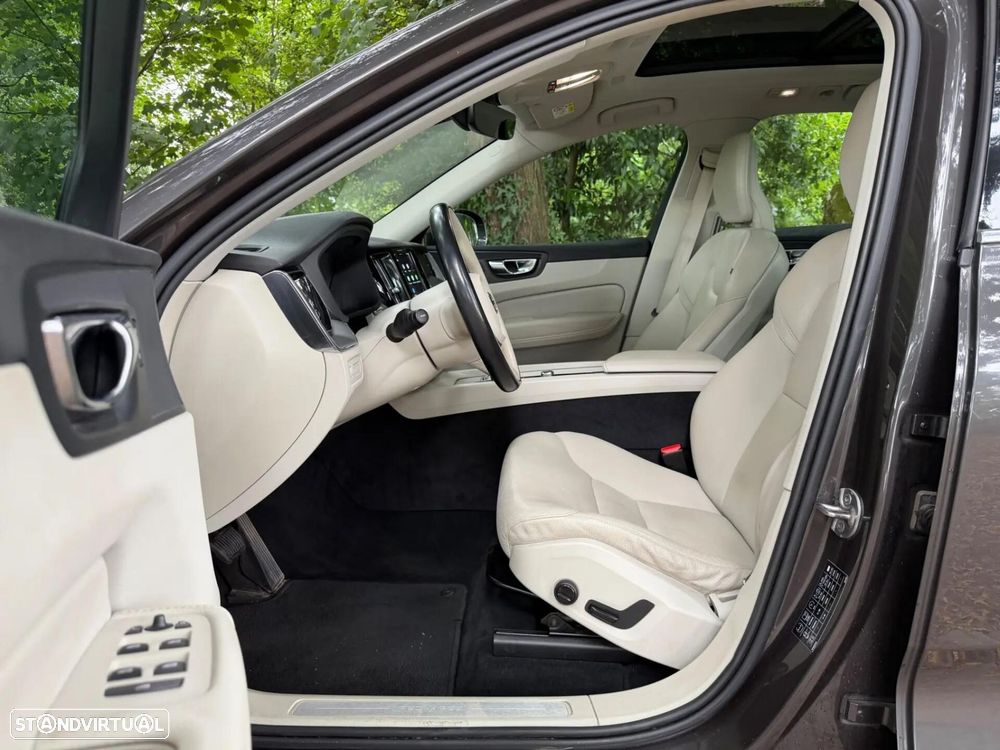 Volvo XC 60 2.0 T6 PHEV Inscription Expression AWD - 27