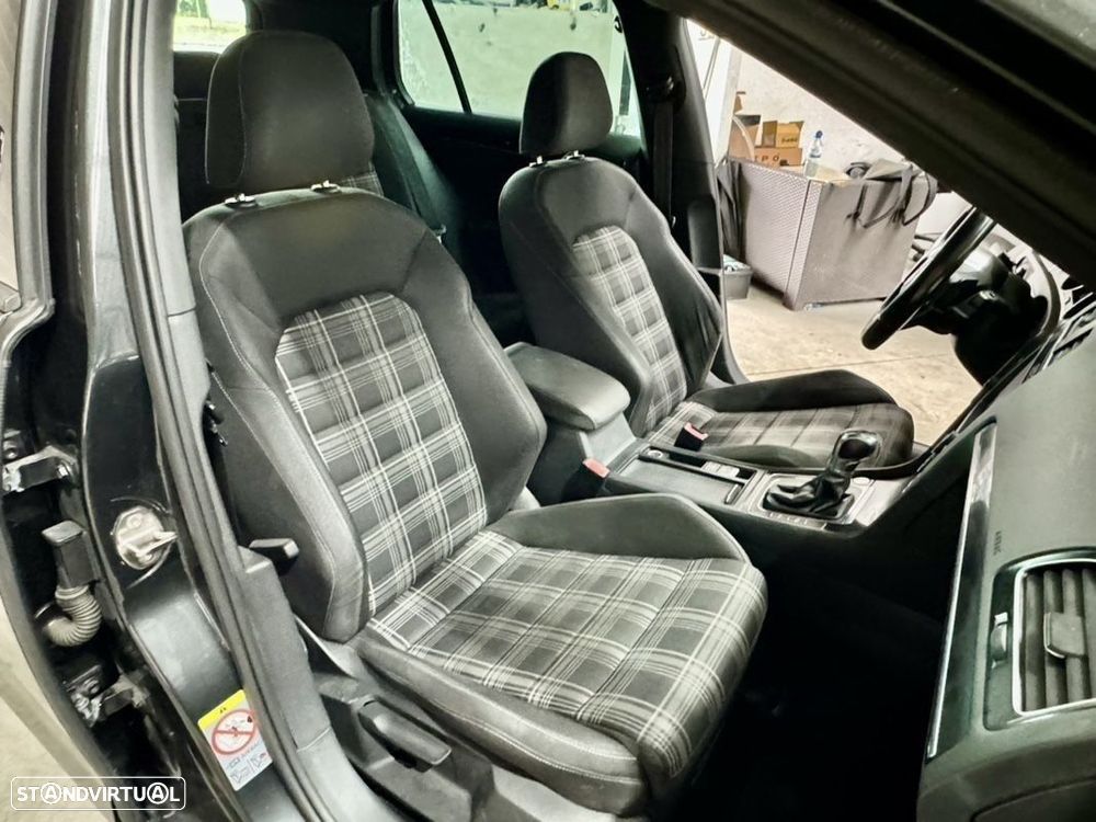 VW Golf 2.0 TDI GTD DSG - 48