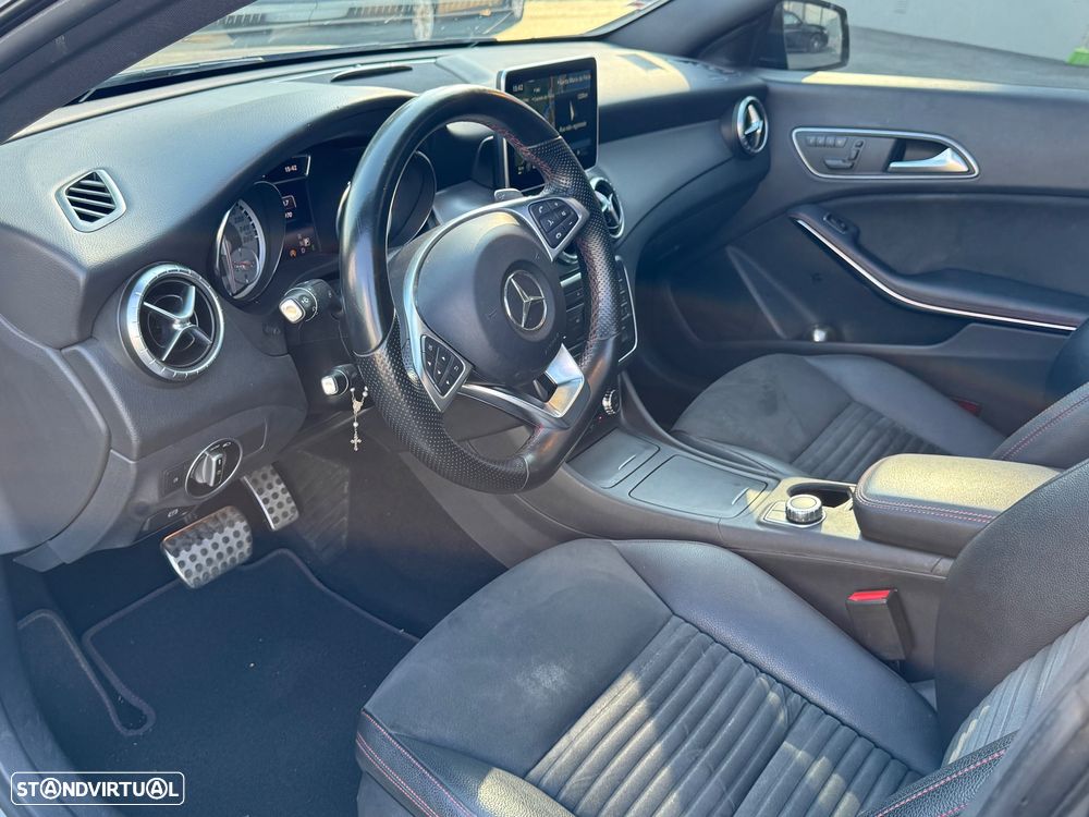 Mercedes-Benz CLA 220 CDI 7G-DCT AMG Line - 12