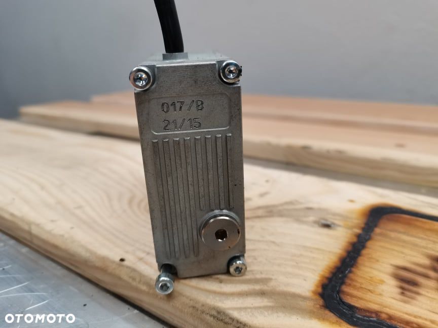 Bobcat T .... {Nowa cewka rozdzielacza} - 3