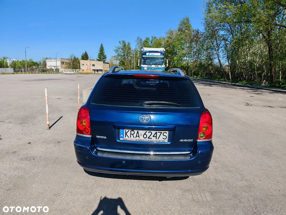 Toyota Avensis 2.0 D-4D Sol - 11