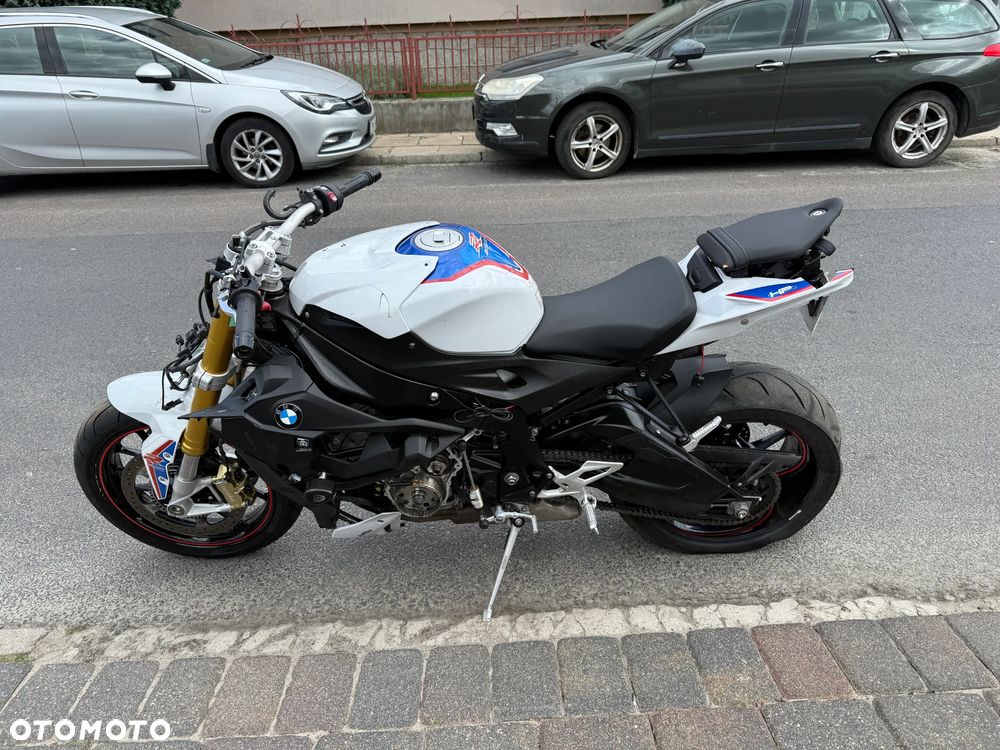 BMW S - 8