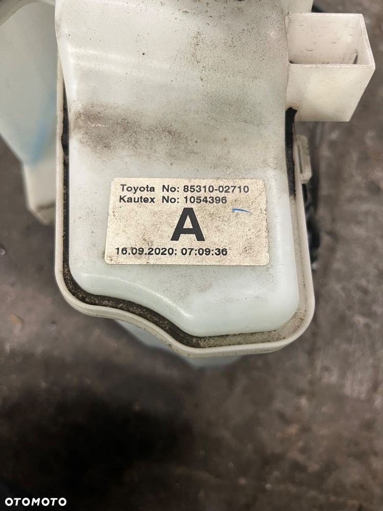 Zbiorniczek spryskiwaczy Toyota Corolla E21 - 4