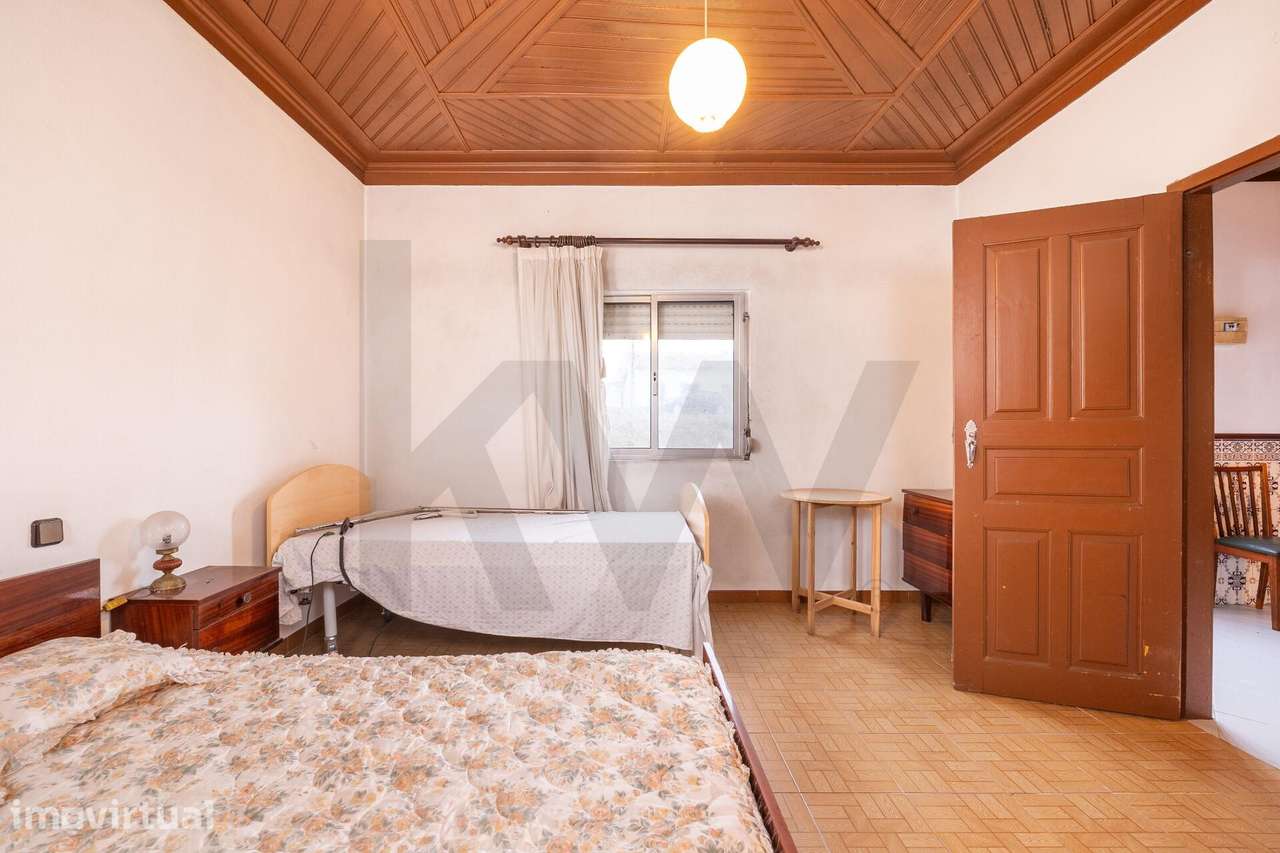 Moradia térrea T3 com terreno e anexos - Gesteira - Grande imagem: 5/23