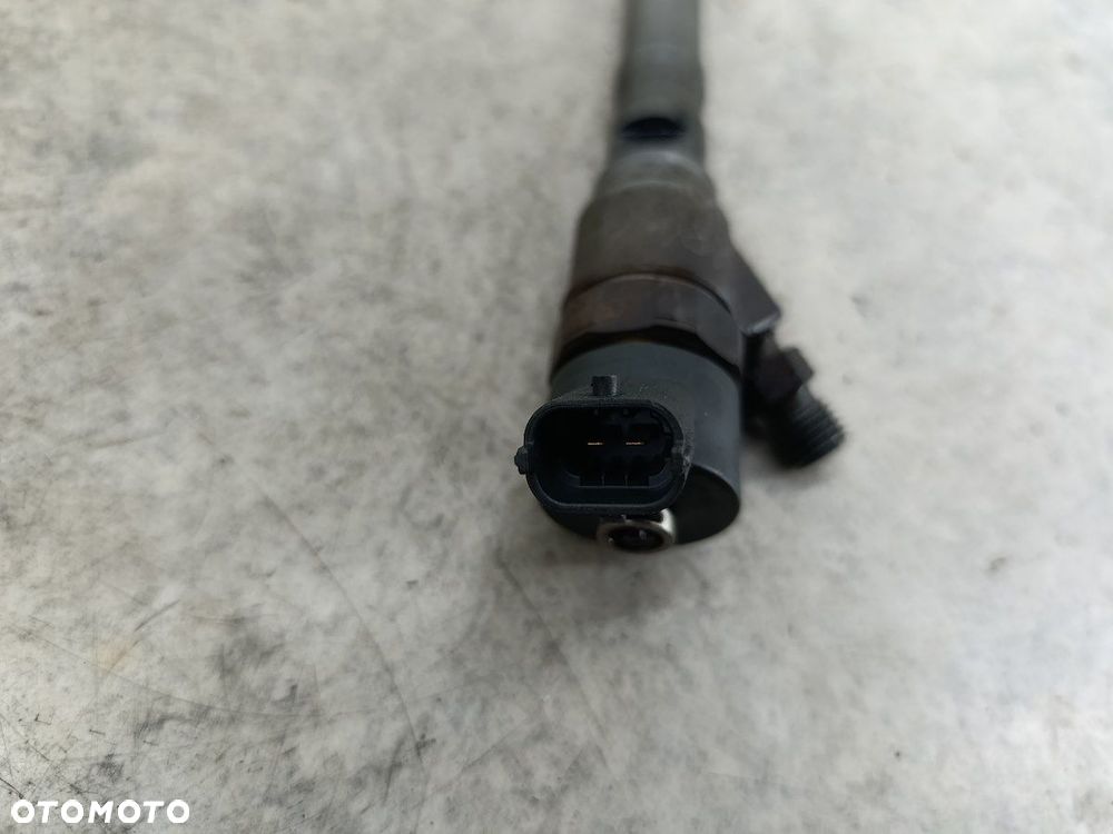 WTRYSKIWACZ KIA SPORTAGE II 33800-27900 0445110126  BOSCH 2.0 CRDI - 3