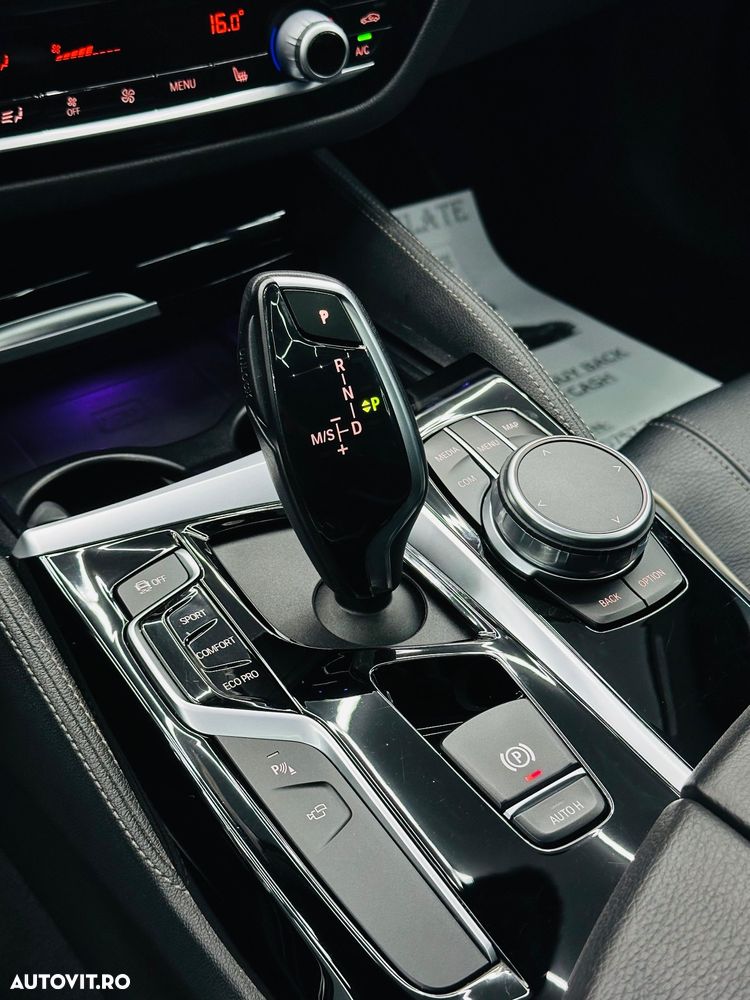 BMW Seria 5 520i Aut. Luxury Line - 37