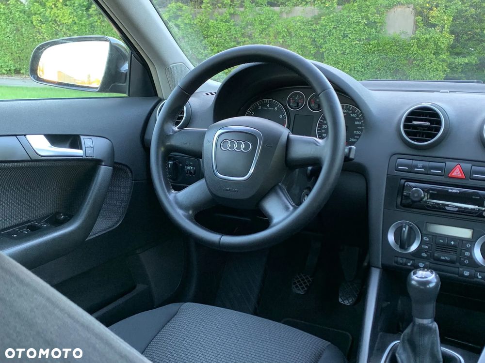 Audi A3 Sportback 1.6 Ambiente - 18