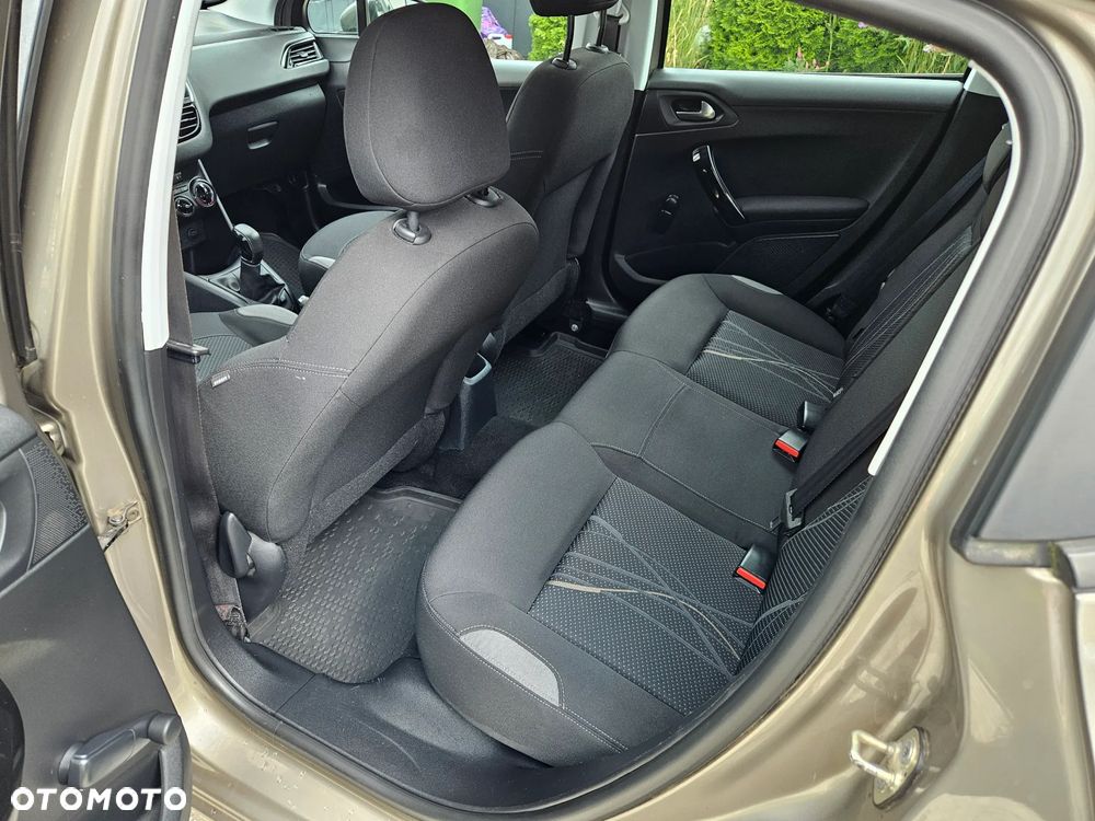 Peugeot 208 95 VTI Allure - 11