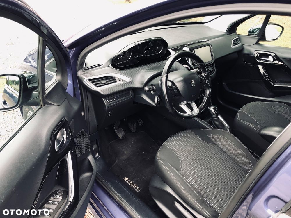 Peugeot 208 - 15