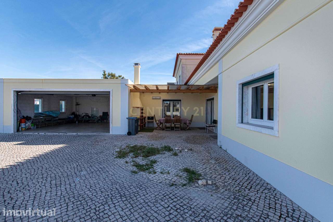 Moradia T4 Independente em Azeitão | Piscina, Jardim, Garagem e Espaço - Grande imagem: 5/60
