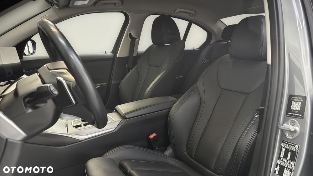BMW Seria 3 318d mHEV - 12