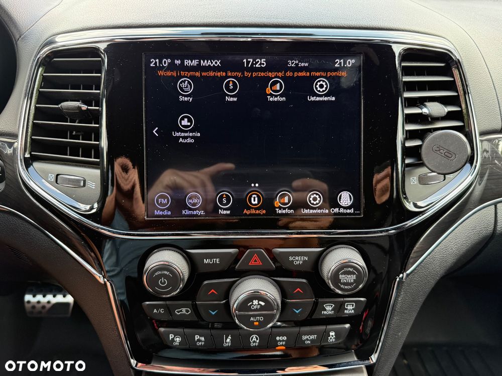 Jeep Grand Cherokee - 23